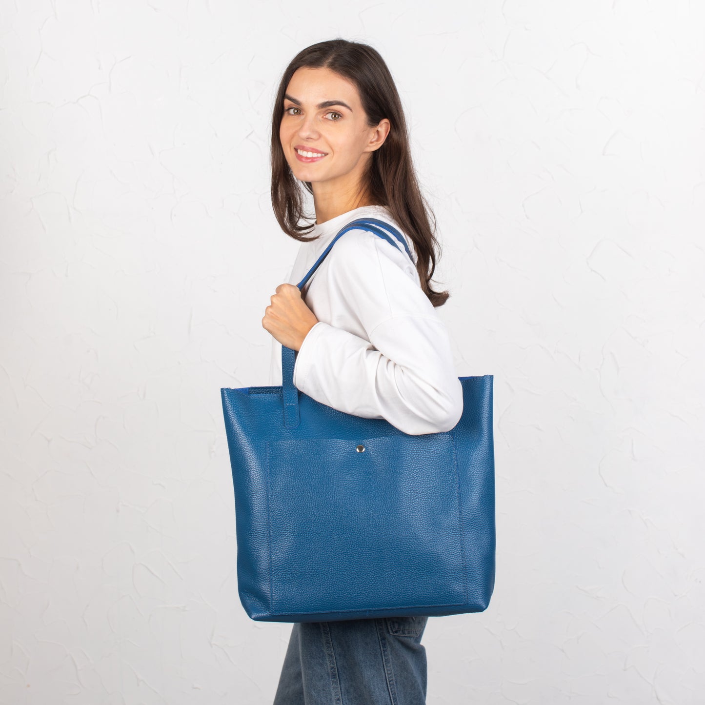 Blue pebbled leather tote bag with Button