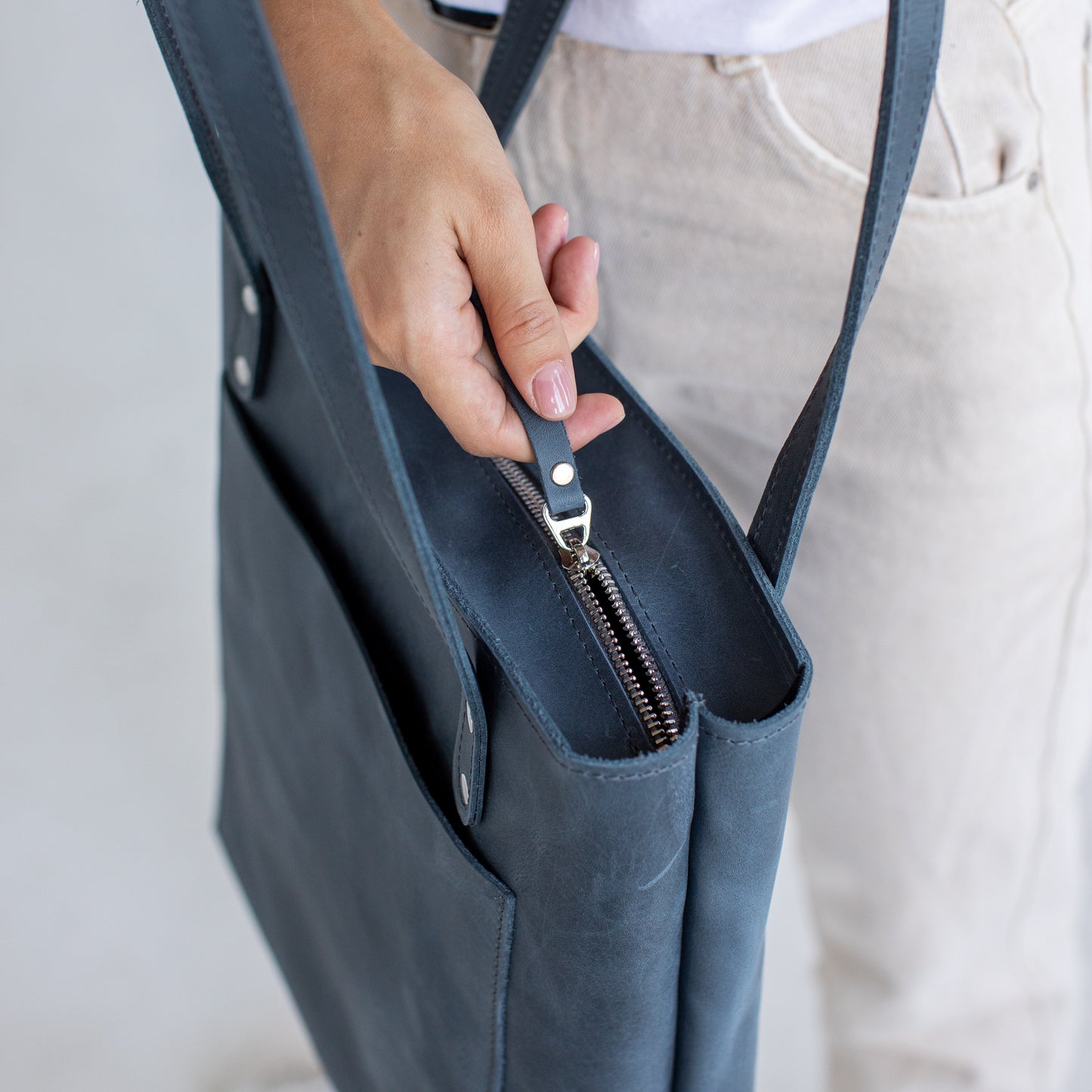 Leather tote bag with optional zipper