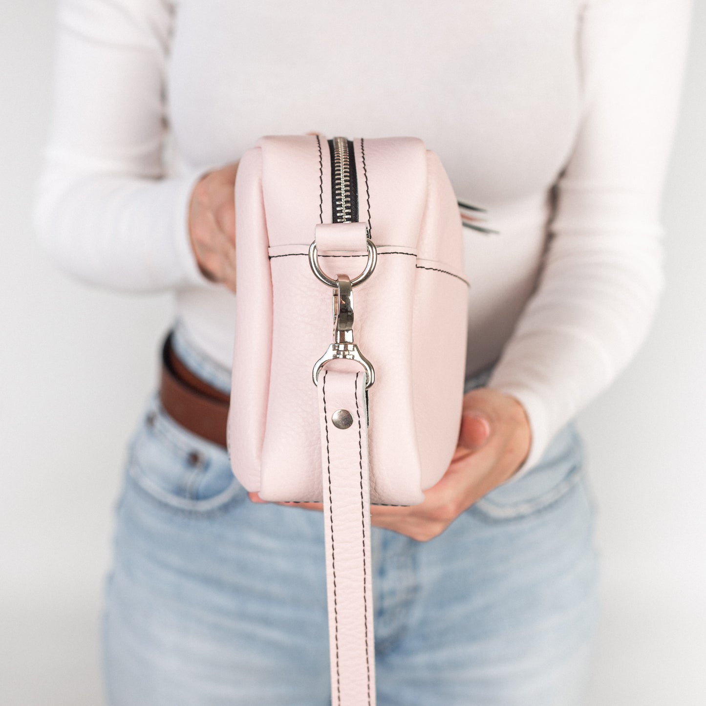 Crossbody bag with zipper 