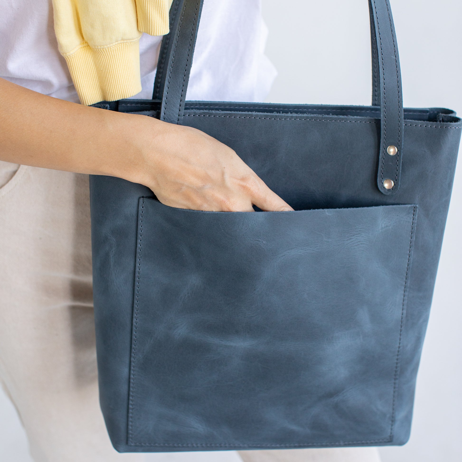 Leather tote bags with optional outside pocket 