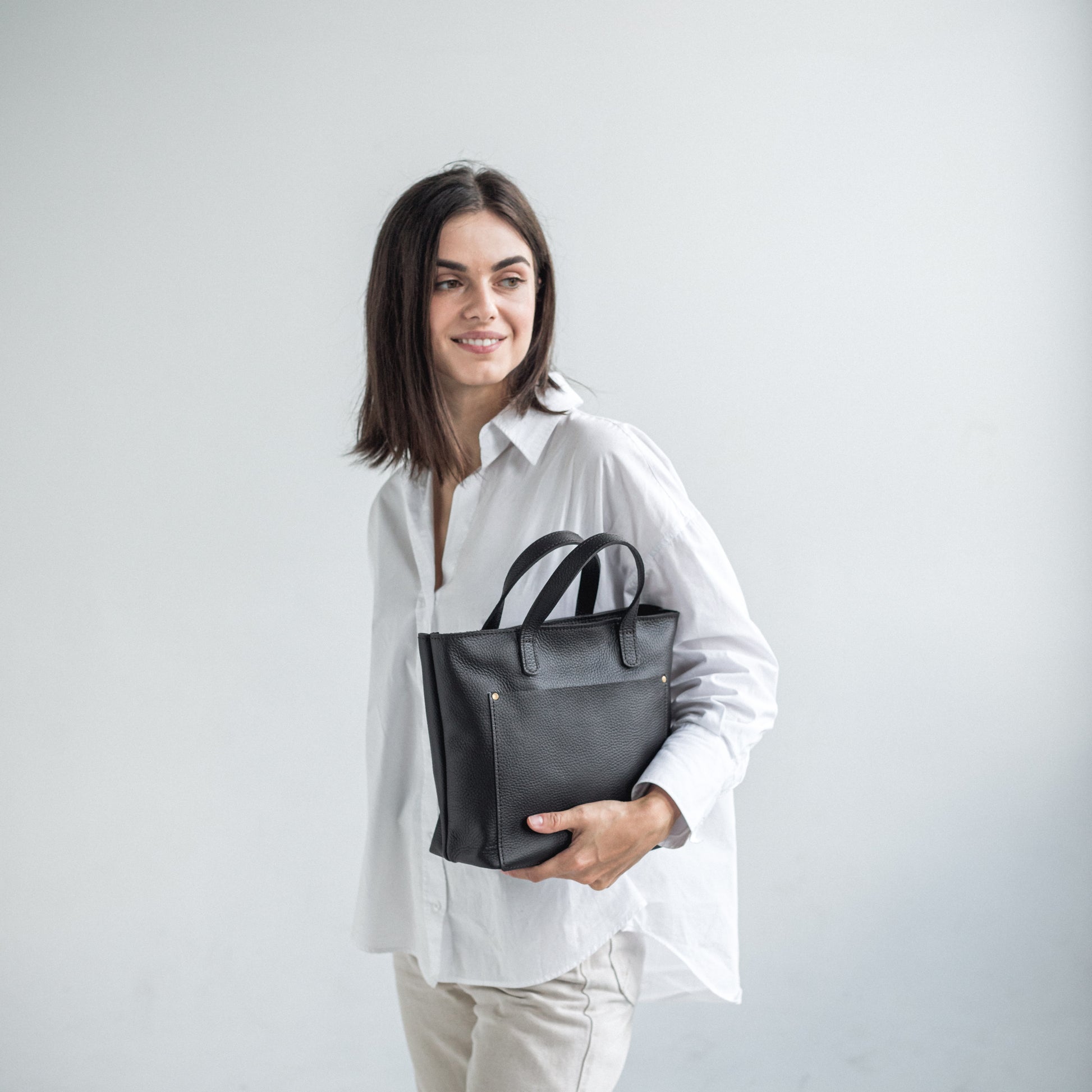 Handmade leather tote bag with outside pocket 